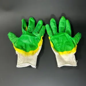 Перчатки строительные зеленые обливные