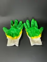 Перчатки строительные зеленые обливные